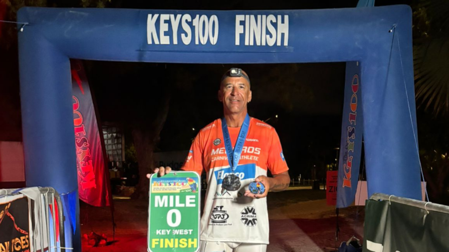 Alessandro Medeiros vence categoria 55–59 na Keys100 após completar 160 km em protocolo de jejum monitorado