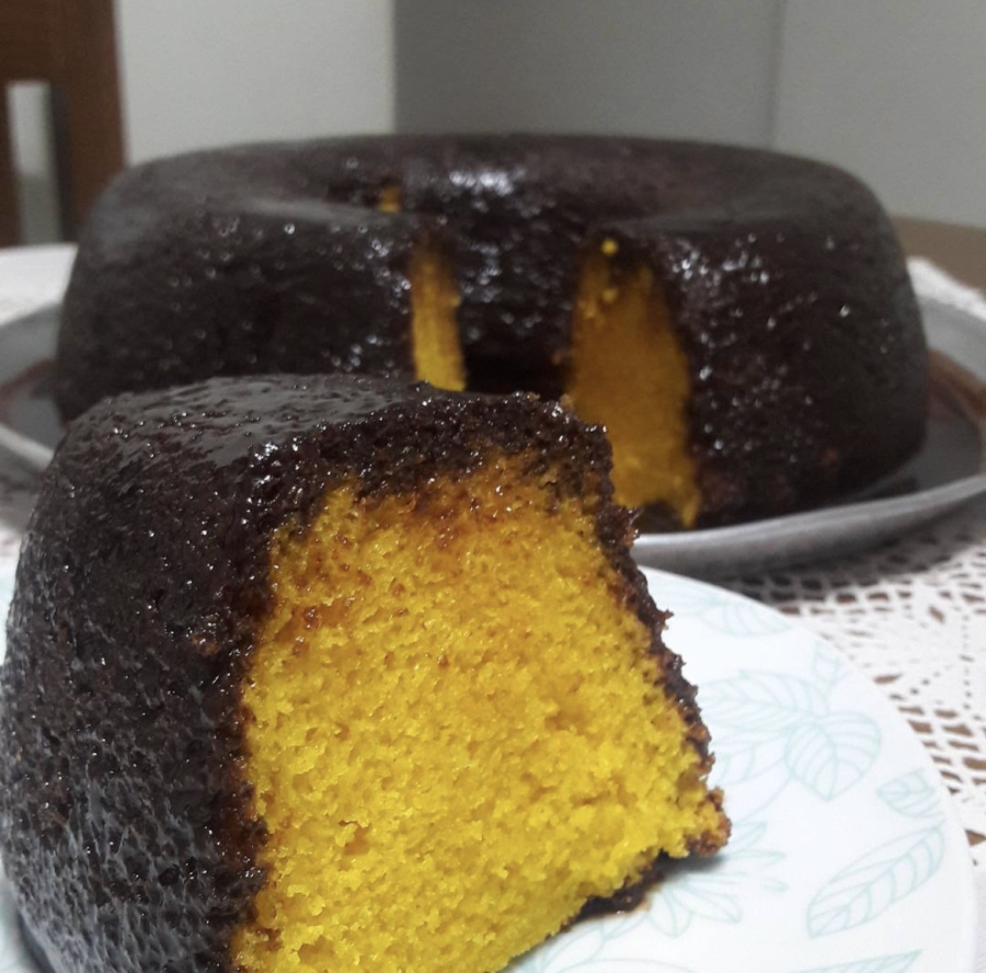 Bolo de cenoura clássico e fofinho