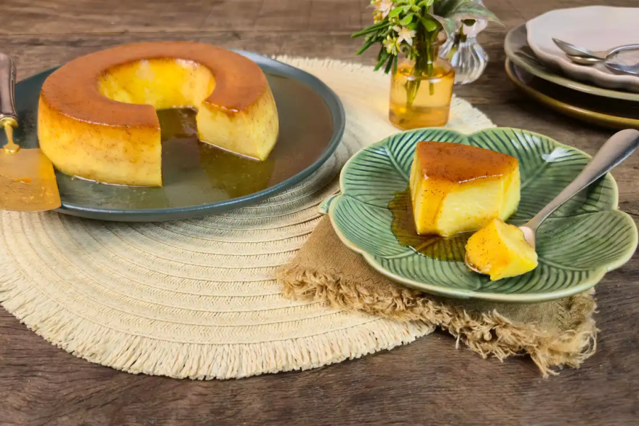Receita 2 em 1 ensina pudim de milho e pudim de pamonha em versões cremosas